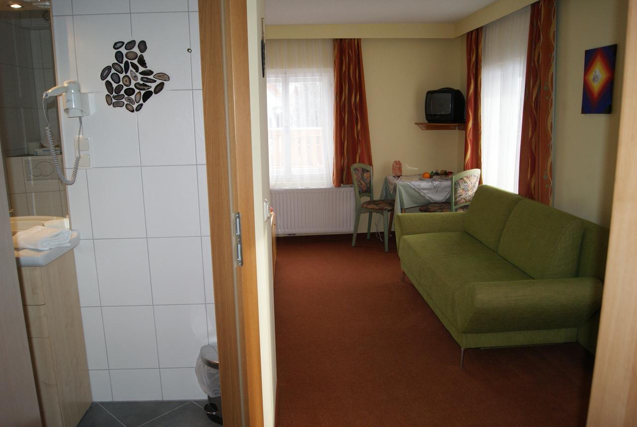 Edelsteinhotel Guniwirt Krakaudorf Quarto foto